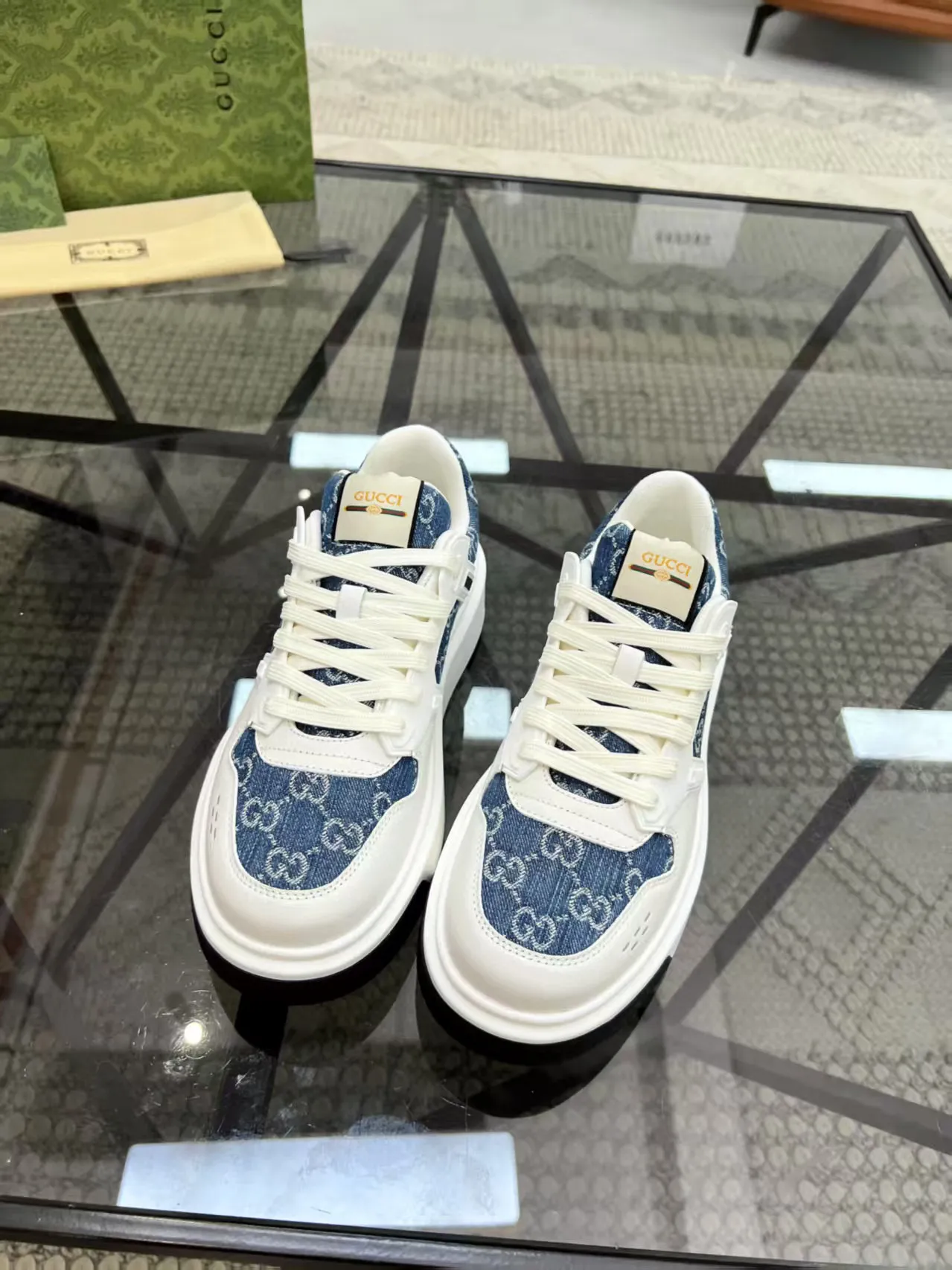 Factory price: 460💰Gucci new men's shoes GUCCI [Lightning] latest shoes are shipped. Original quality, fashionable, made of special materials, sheepskin lining, brand new packaging. The foot feels super comfortable and the workmanship is impeccable. Size: 38-44, customized 45
